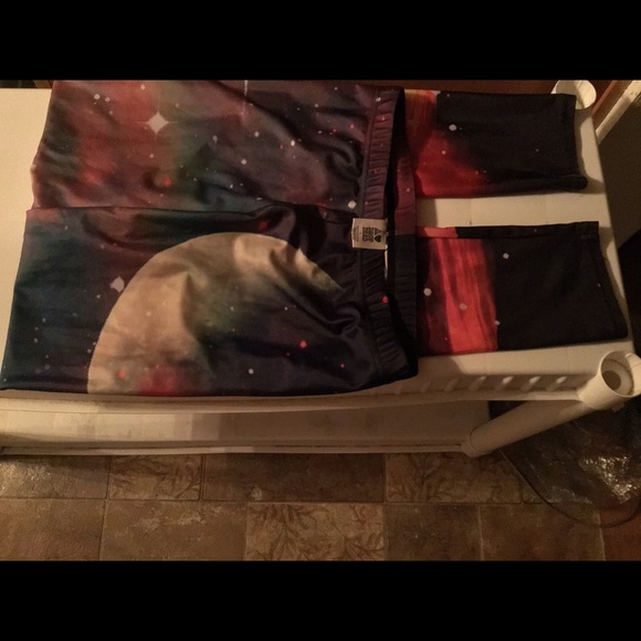 RareRear Sighting! Have the Outta-this-world Butt? - Picture 8 of 11